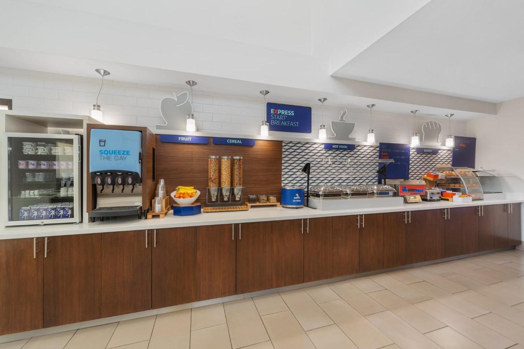 Holiday Inn Express Tomball By Ihg Екстериор снимка
