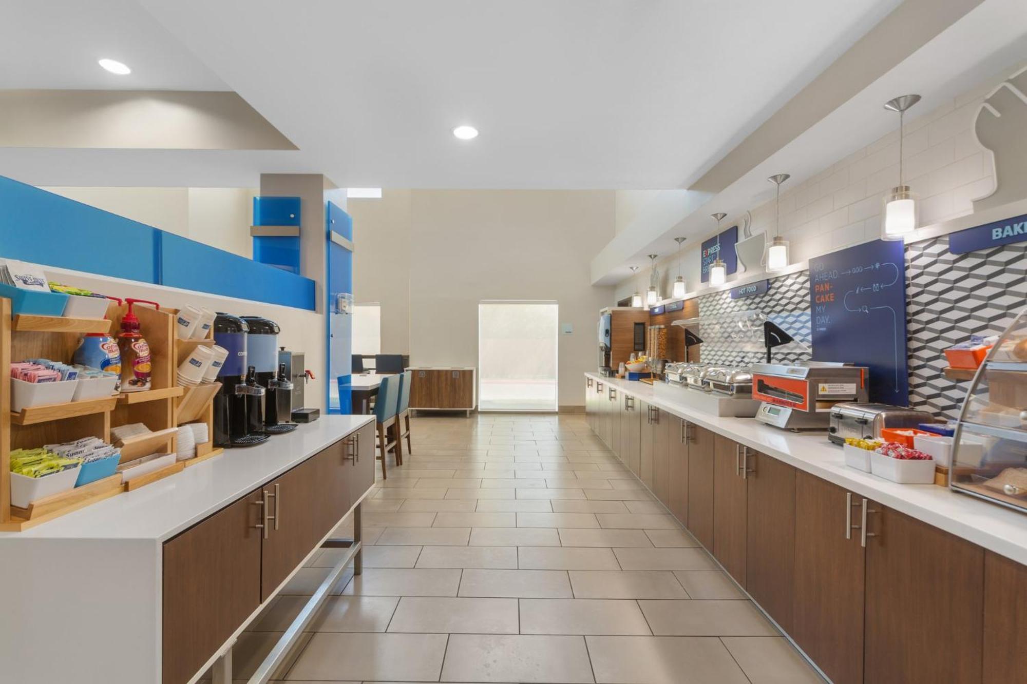 Holiday Inn Express Tomball By Ihg Екстериор снимка